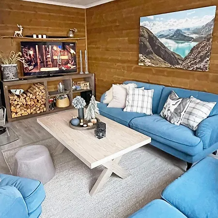 7 Person In Rauland-by Traum Rauland